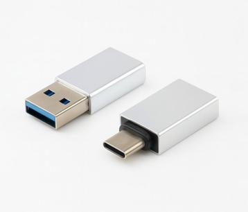 Adapterset USB-A en USB-C beschikbaar voor biedingen