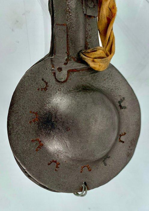 Een paar Afrikaanse handgesmede ijzeren klapbekken –, Antiek en Kunst, Kunst | Niet-Westerse kunst