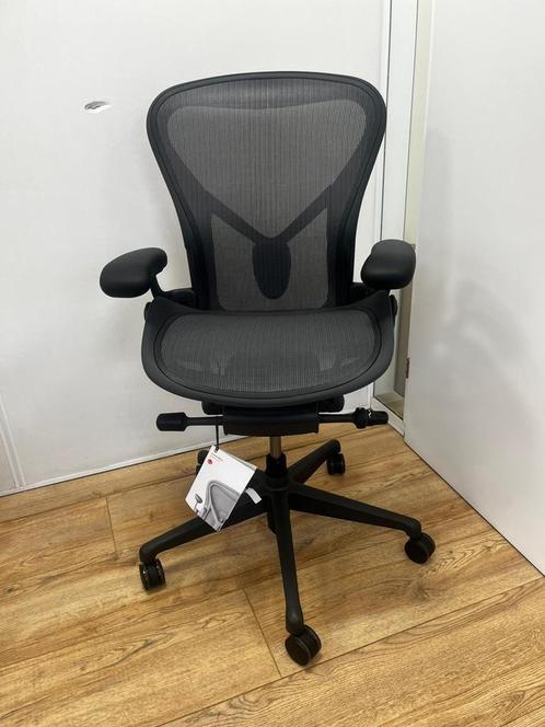 Herman Miller Aeron Remastered Office Chair - Posturefit, Huis en Inrichting, Bureaustoelen, Bureaustoel, Zwart, Zo goed als nieuw