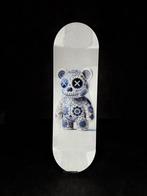 Mike Blackarts - Gucci x Bearbrick Inspired Art Skateboard, Antiek en Kunst