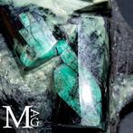 Formation d’émeraude dans une matrice de biotite - amas, Verzamelen, Mineralen en Fossielen