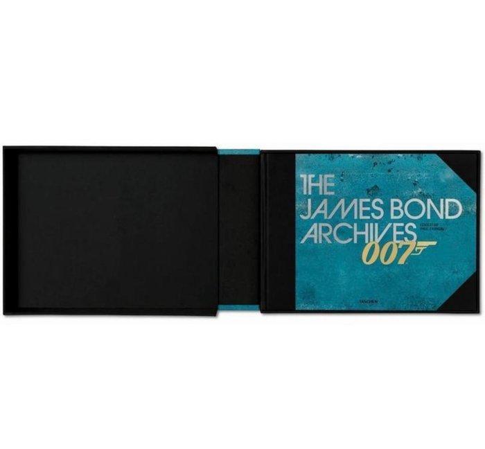 Signed by Daniel Craig, Barbara Broccoli and Michael G., Collections, Cinéma & Télévision