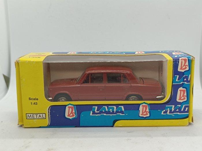 Lada 1:43 - Modelauto - VAZ-2101 scale 1/43 Ussr Soviet, Hobby en Vrije tijd, Modelauto's | 1:5 tot 1:12