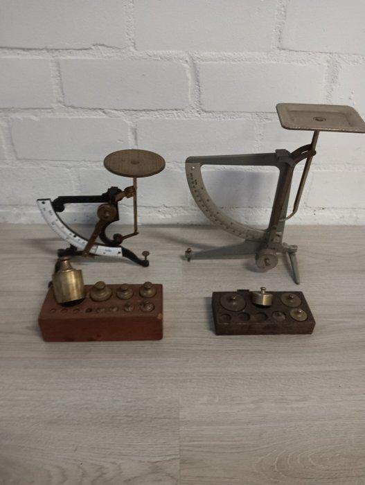 Weegschaal (4) - IJzer, Emaille - Postal Scales, Antiek en Kunst, Antiek | Wandborden en Tegels