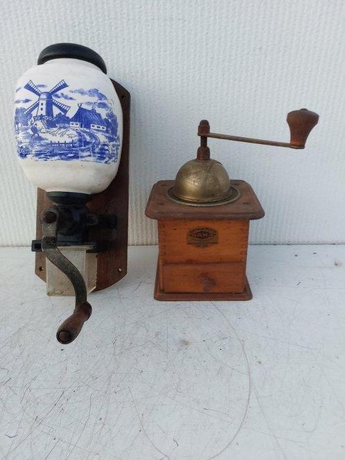 Koffiemolen (2) - hout en keramiek - 2 koffiemolens 1950, Antiek en Kunst, Antiek | Keukengerei