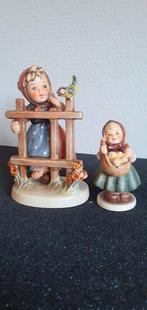 Goebel - Beeldje - Grote uitvoering van Hummel  Signs of, Antiek en Kunst