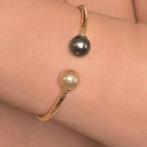 Veerslotarmband, open, diamantgestokte buis met vierkantjes.