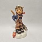 Goebel - Figurine - hummel #2185 - Winters here - first