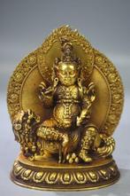 This is a backlit statue of the God of Wealth - Metaal -