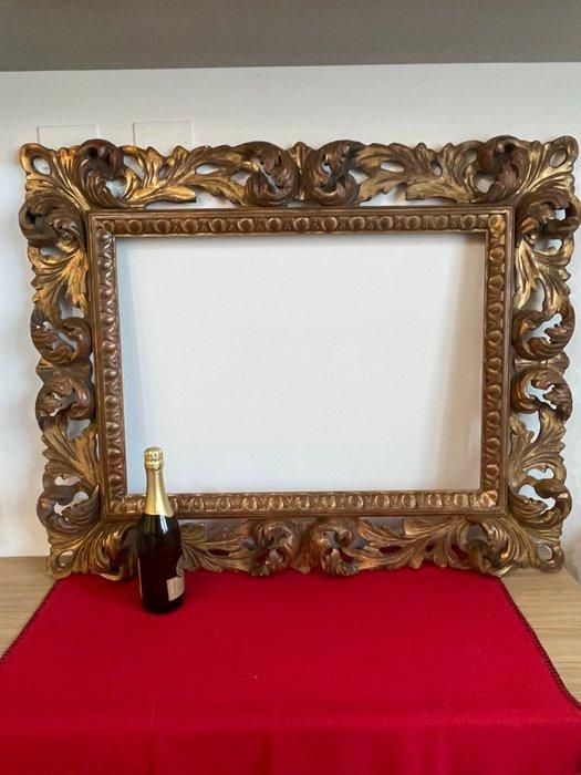 Cadre - store vénitien à cartouche doré à perforations,, Antiquités & Art, Antiquités | Autres Antiquités