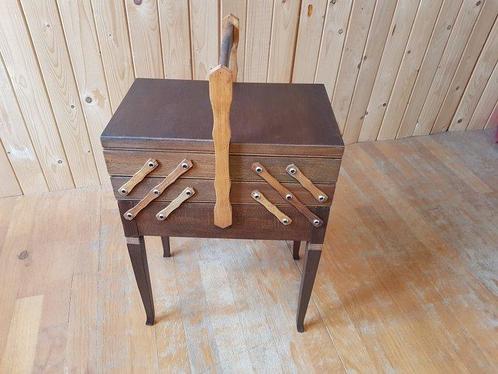 Naaidoos - Hout, Antiek en Kunst, Curiosa en Brocante