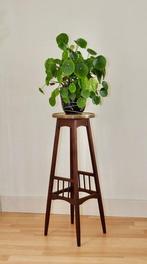 Table à plantes - bois de chêne et cuivre jaune - Mettre une