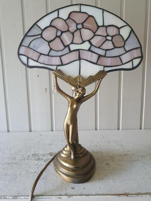 Lampe de table de style Tiffany en forme de femme avec un, Antiquités & Art, Curiosités & Brocante