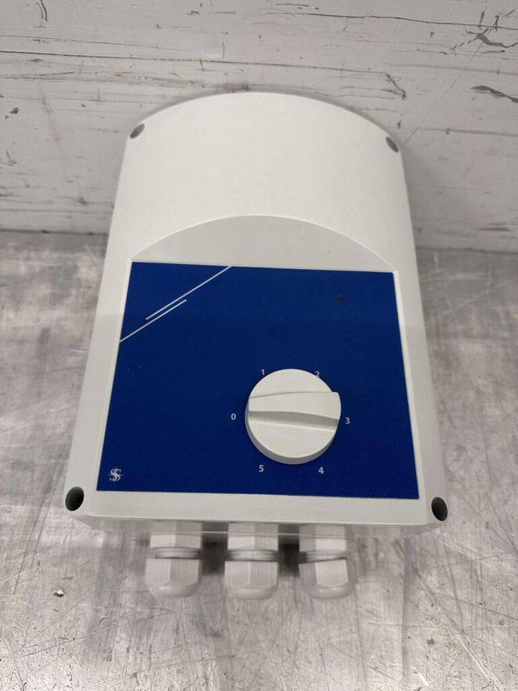 Régulateur de tension Transformateur régulateur 3,5A 230V, Zakelijke goederen, Horeca | Overige, Verzenden