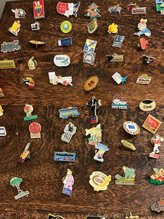 Draagspeld Divers pins à épingler de France et international, Antiek en Kunst, Antiek | Speelgoed
