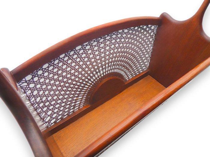 Porte-revues - en bois couleur acajou avec paille de Vienne, Antiquités & Art, Art | Objets design