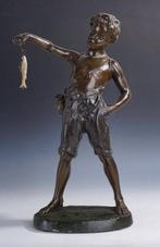 Sculpture, Beeld van een vissende jongen met vangst,