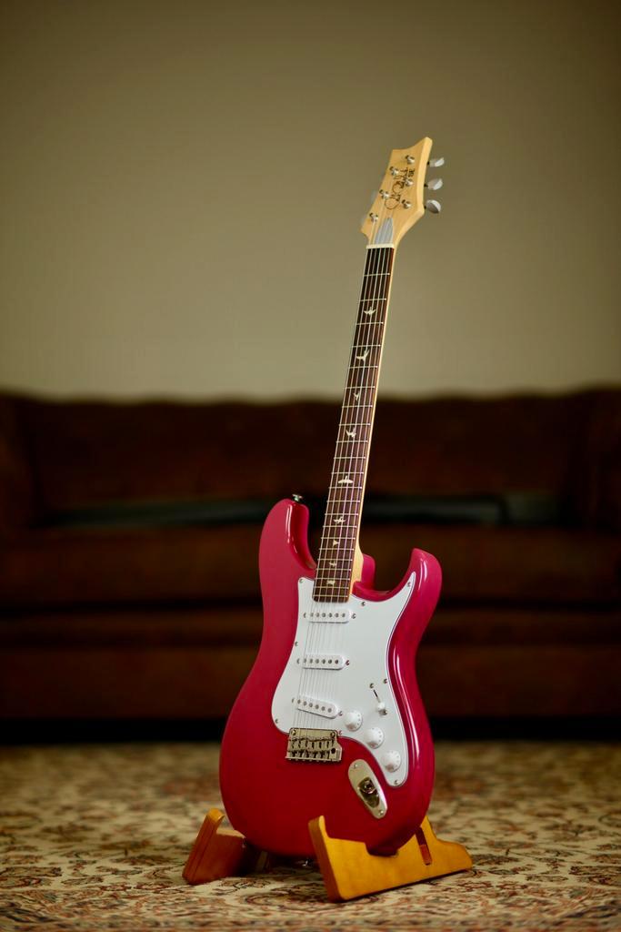 PRS SE Silver Sky 2021 | Dragon Fruit, Musique & Instruments, Instruments à corde | Guitares | Électriques, Envoi