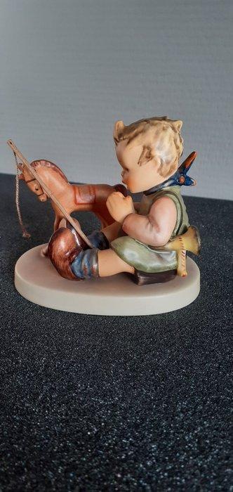 Goebel - Beeldje - Exclusive Edition Hummel Nr 658  Playful, Antiek en Kunst, Curiosa en Brocante