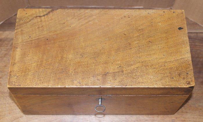 Doos - Noten, Antiek en Kunst, Antiek | Overige Antiek