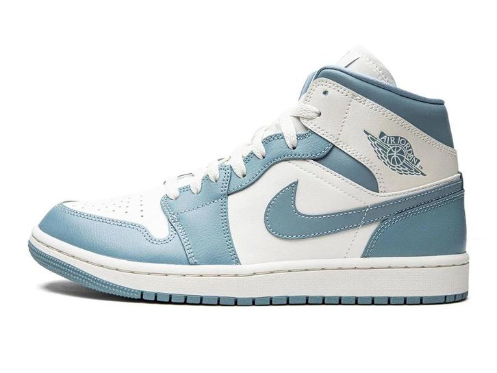 Air Jordan 1 Mid UNC (2022) - Maat 37.5 EU, Kleding | Heren, Schoenen, Ophalen of Verzenden