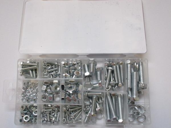 Veiling - Assortiment Bouten en Moeren verzinkt 240-delig M4, Doe-het-zelf en Bouw, IJzerwaren en Bevestigingsmiddelen, Nieuw