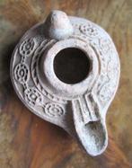 Oud-Romeins Terracotta Gedecoreerde olielamp - 100 mm, Antiek en Kunst