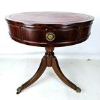Bijzettafel - A wooden side table with red leather top