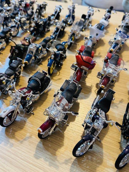 1:18 - Model motorfiets (48) - Super collection motorcycle, Hobby en Vrije tijd, Modelauto's | 1:5 tot 1:12