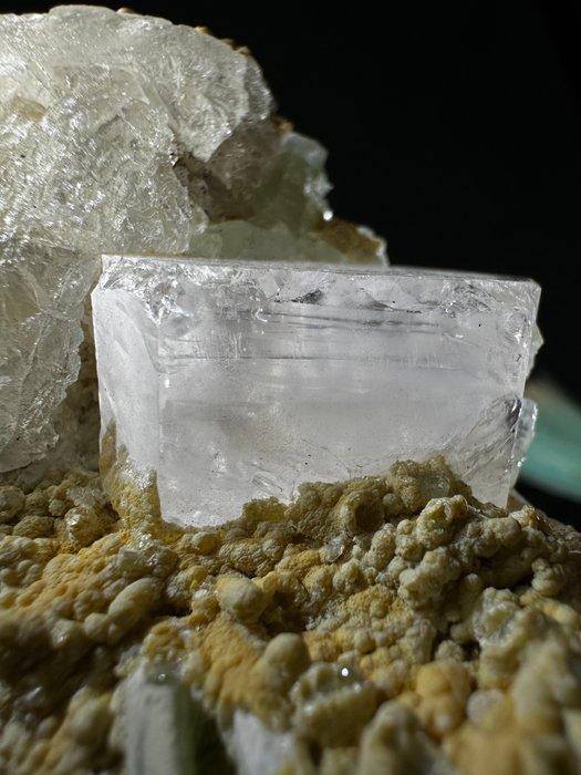 Een zeldzaam huwelijk van GOSENIET of MORGANIET met GROENE, Verzamelen, Mineralen en Fossielen