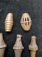 Konvulut, 12 oude en fijne bronzen kralen, Senufo,