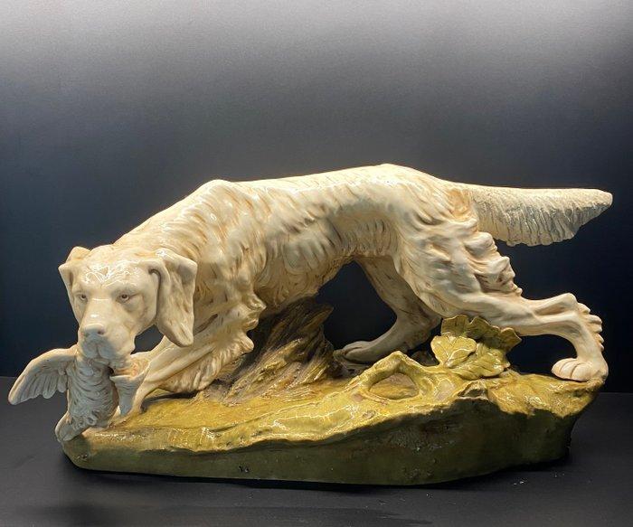 sculptuur, Setter rapportant un faisan Style Royal Dux, Antiek en Kunst, Antiek | Glaswerk en Kristal