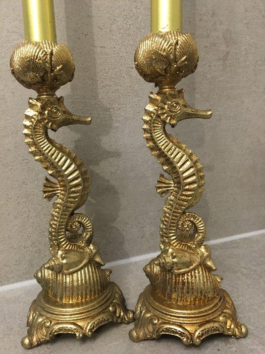 Kandelaar (2) - Hars - ZEEPAARDJES KANDELAARS, Antiek en Kunst, Kunst | Designobjecten