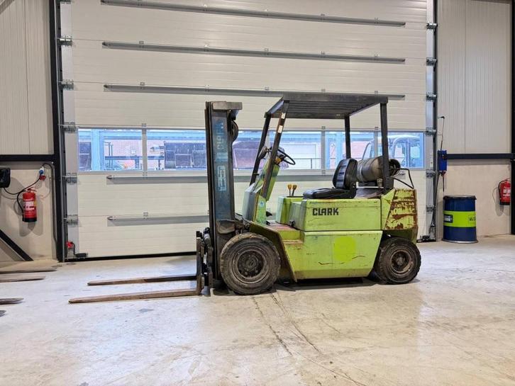 Veiling: Heftruck Clark GPM 25 N LPG 2500kg, Articles professionnels, Machines & Construction | Chariots élévateurs & Transport interne