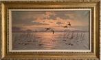 Teunis Ooms (1906-1999) - Golden hour of sunset with flying, Antiek en Kunst