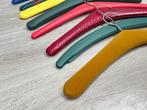 Dressboy - skai, Hout - 23 vintage kleurrijke kleerhangers