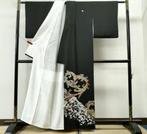 Formeel zwart kimono met vijf familiewapens – elegant