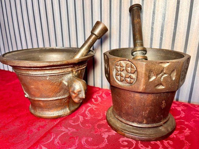 Vijzel en stamper (2) - Oude fontein - Oude gietijzeren, Antiek en Kunst, Curiosa en Brocante