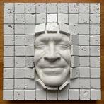 Gregos (1972) - White smile behind white bricks