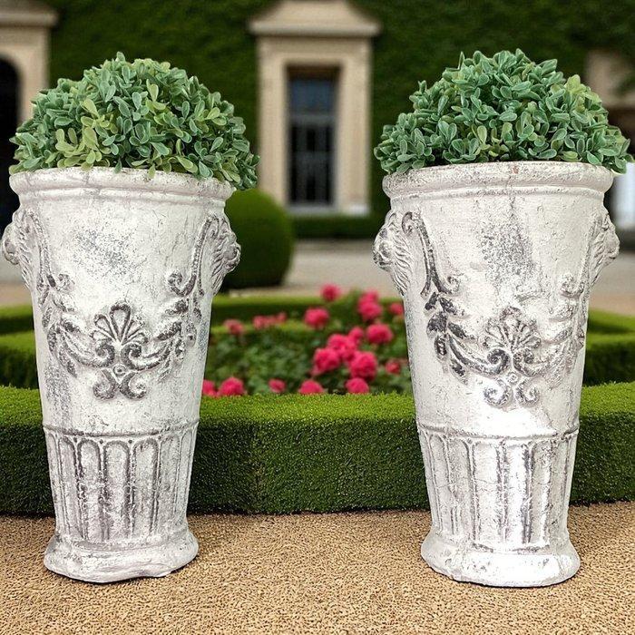 Jardinière - Terracotta - Twee potten in Versailles-stijl, Antiek en Kunst, Curiosa en Brocante