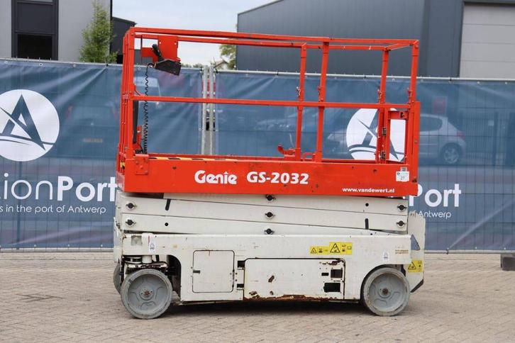 Veiling: Schaarlift Genie GS-2032 Elektrisch 8m 2013, Zakelijke goederen, Machines en Bouw | Liften, Steigers en Ladders, Ophalen