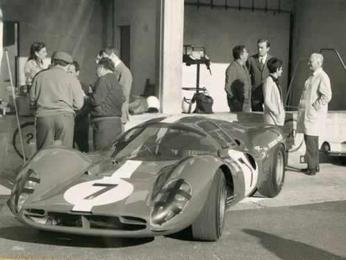 Photograph copyright stamp - 1968 Enzo Ferrari monza pits, Collections, Marques automobiles, Motos & Formules 1