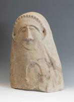 Kanaänitisch Terracotta Vrouwelijke sarcofaagbuste. 55 cm H.