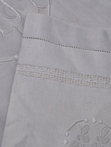 drap et deux taies brodés et monogramme LL - Drap de lit (3)