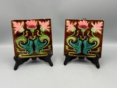 Carreau - 2 bloemen Art Nouveau tegels Jugendstil -, Antiek en Kunst, Curiosa en Brocante