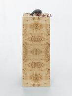 Kolom - Formaminima - 2025 - Burlwood Plinth RE01