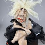 Anna Em - sculptuur, Waiting for the perfect man - angel -