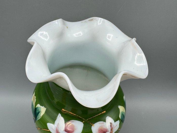 Vaas - opaline - Antieke kast vaas, Antiek en Kunst, Antiek | Glaswerk en Kristal