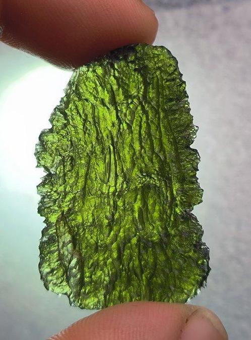Moldavite - de Chlum, Bohême du Sud - Hauteur : 42 mm -, Verzamelen, Mineralen en Fossielen