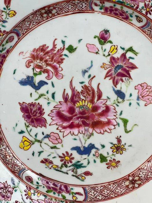Qing-dynastie Famille-rose bord met bloemendecoratie - Qing, Antiek en Kunst, Antiek | Overige Antiek